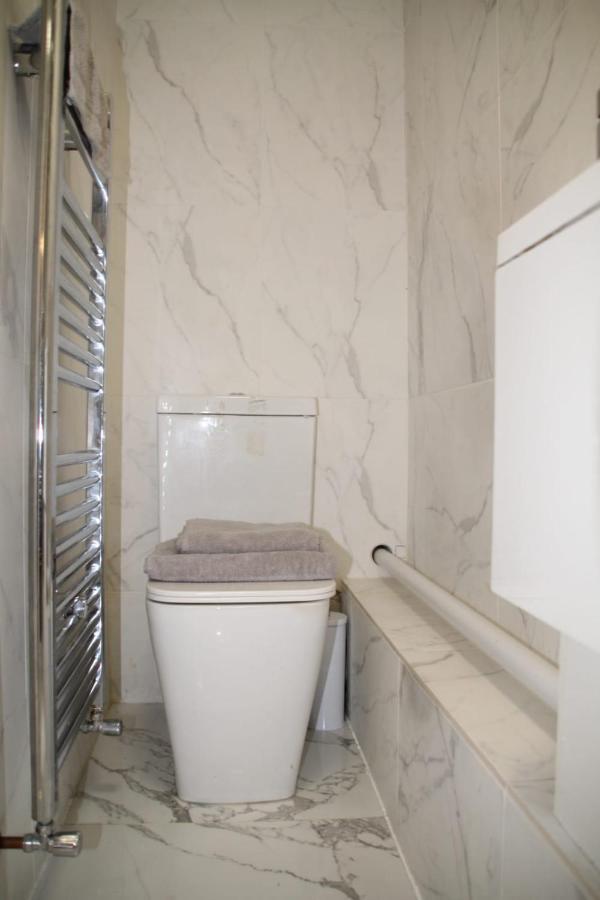 House 1905 - Self Catering Serviced Apartment Tidworth Экстерьер фото