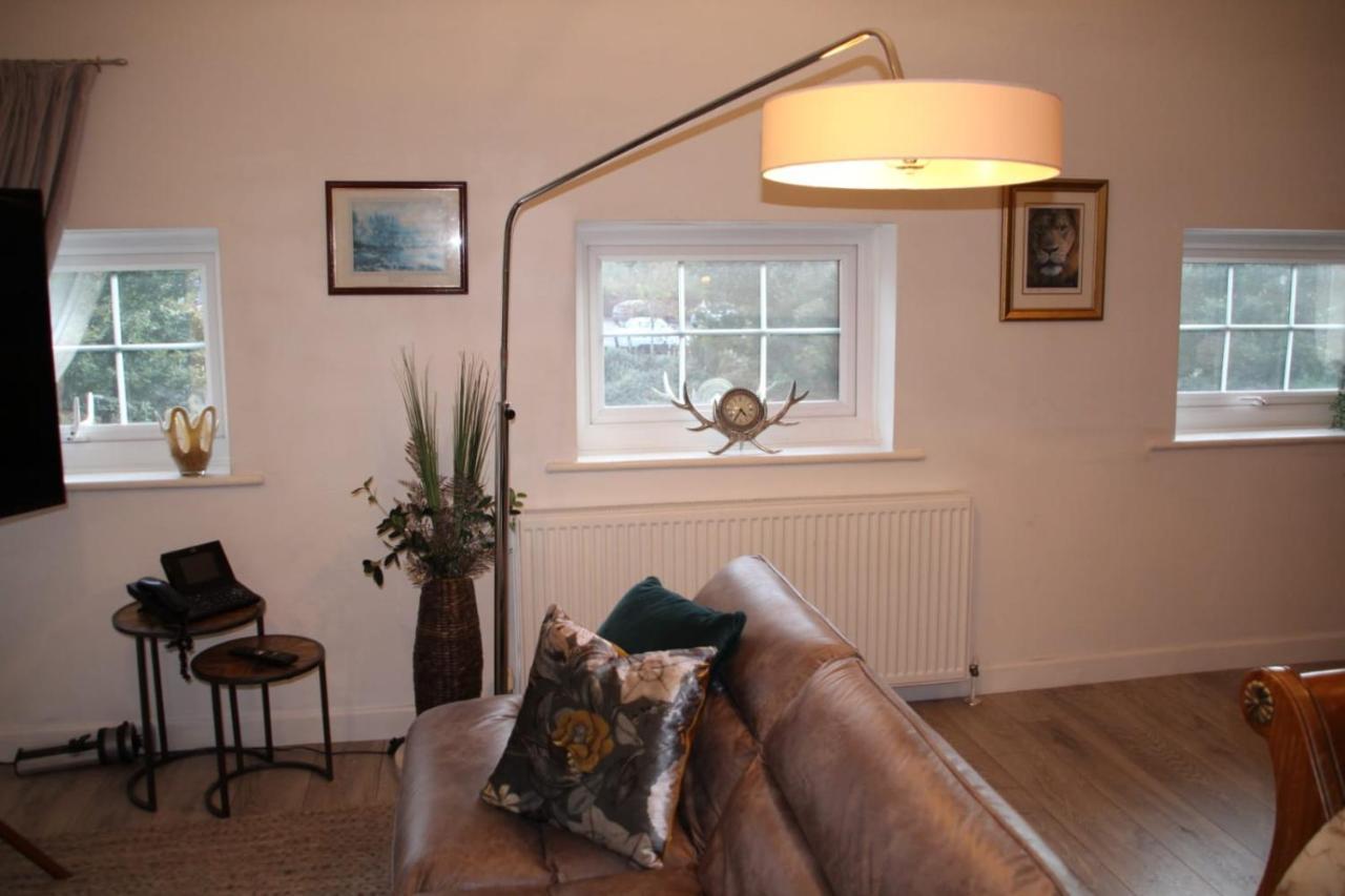 House 1905 - Self Catering Serviced Apartment Tidworth Экстерьер фото