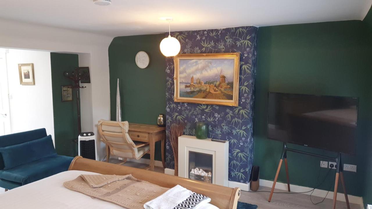 House 1905 - Self Catering Serviced Apartment Tidworth Экстерьер фото