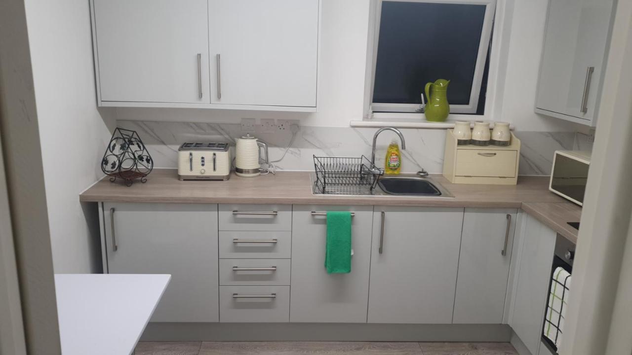 House 1905 - Self Catering Serviced Apartment Tidworth Экстерьер фото