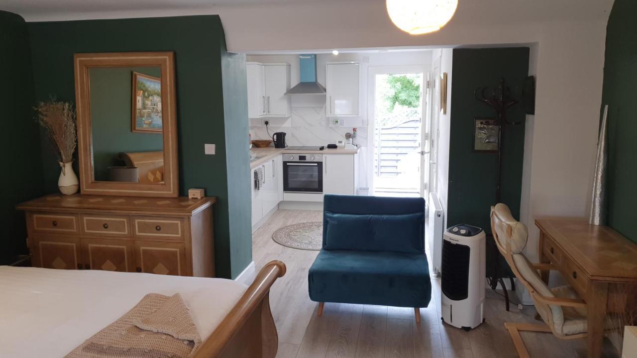 House 1905 - Self Catering Serviced Apartment Tidworth Экстерьер фото