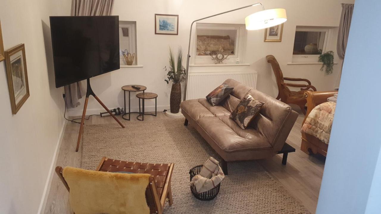 House 1905 - Self Catering Serviced Apartment Tidworth Экстерьер фото