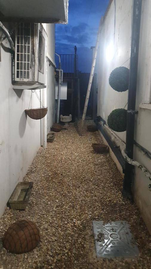 House 1905 - Self Catering Serviced Apartment Tidworth Экстерьер фото