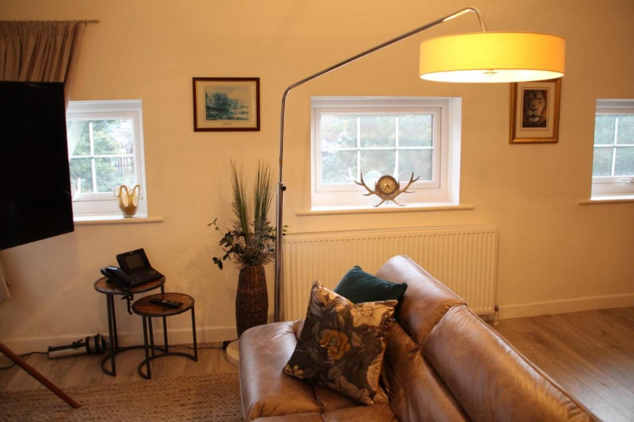 House 1905 - Self Catering Serviced Apartment Tidworth Экстерьер фото