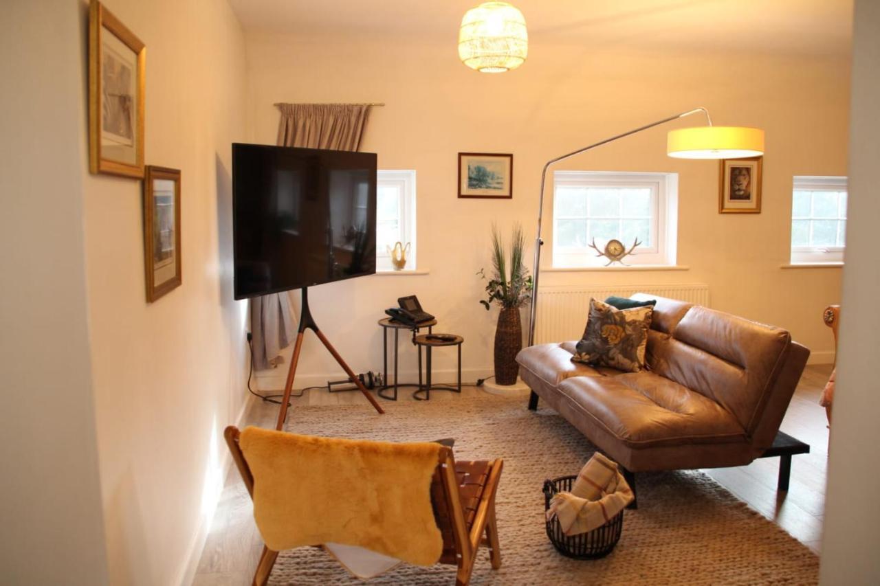 House 1905 - Self Catering Serviced Apartment Tidworth Экстерьер фото