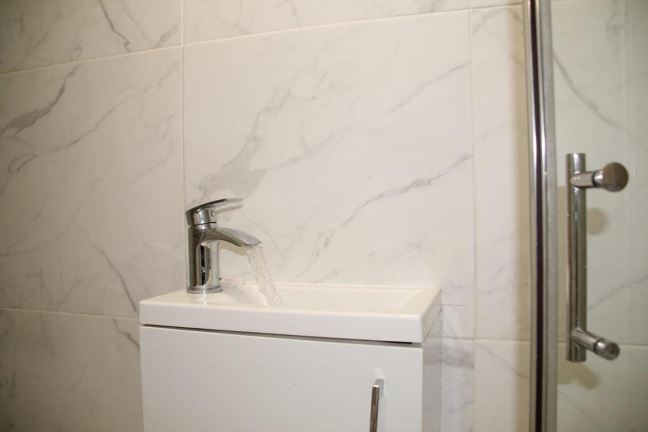 House 1905 - Self Catering Serviced Apartment Tidworth Экстерьер фото