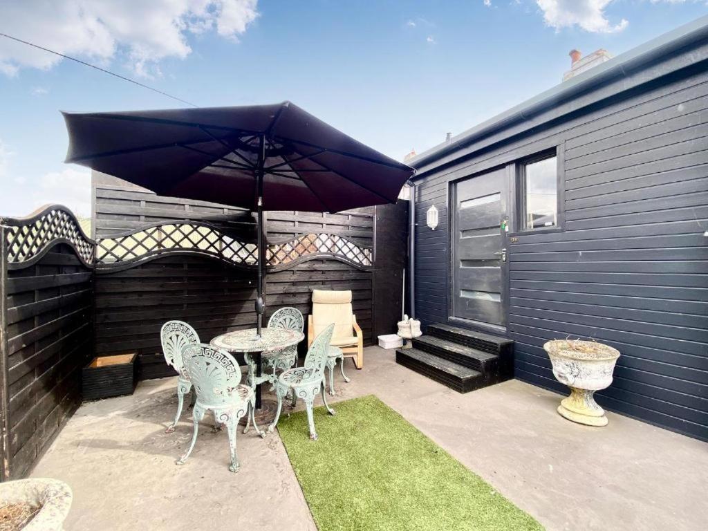 House 1905 - Self Catering Serviced Apartment Tidworth Экстерьер фото