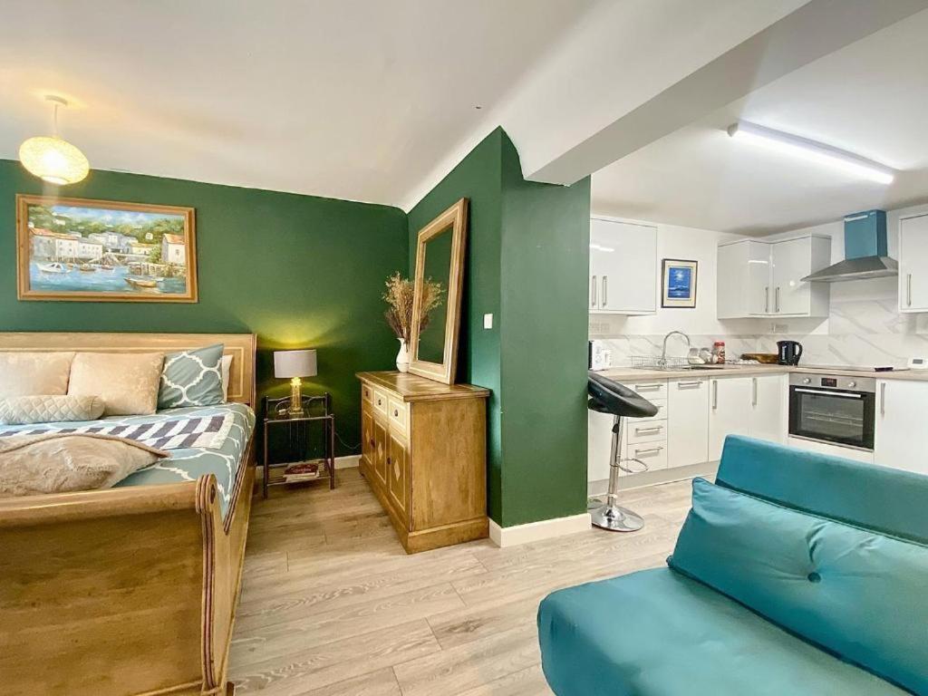 House 1905 - Self Catering Serviced Apartment Tidworth Экстерьер фото