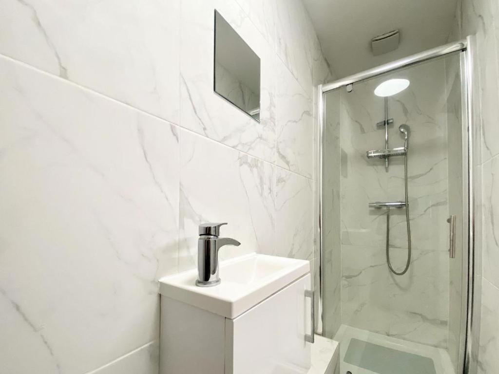 House 1905 - Self Catering Serviced Apartment Tidworth Экстерьер фото