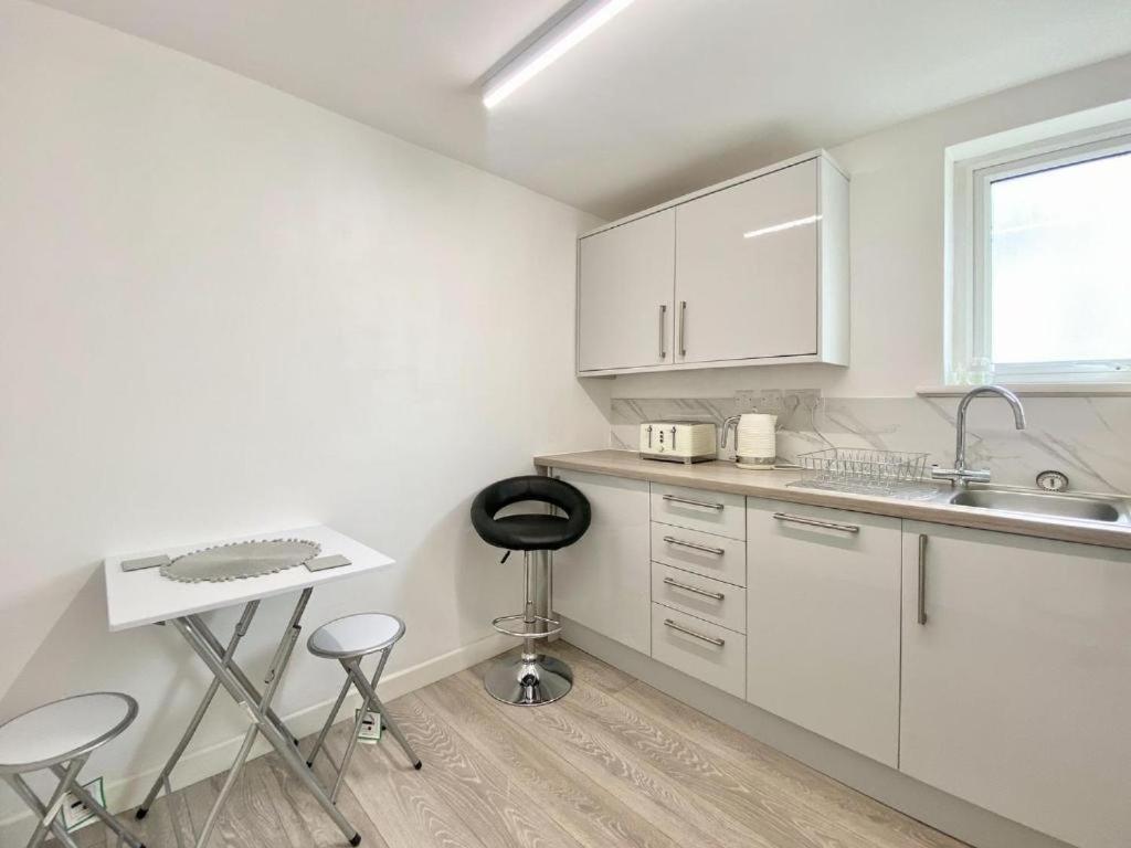 House 1905 - Self Catering Serviced Apartment Tidworth Экстерьер фото