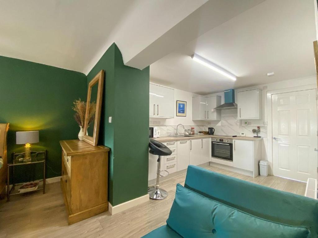 House 1905 - Self Catering Serviced Apartment Tidworth Экстерьер фото