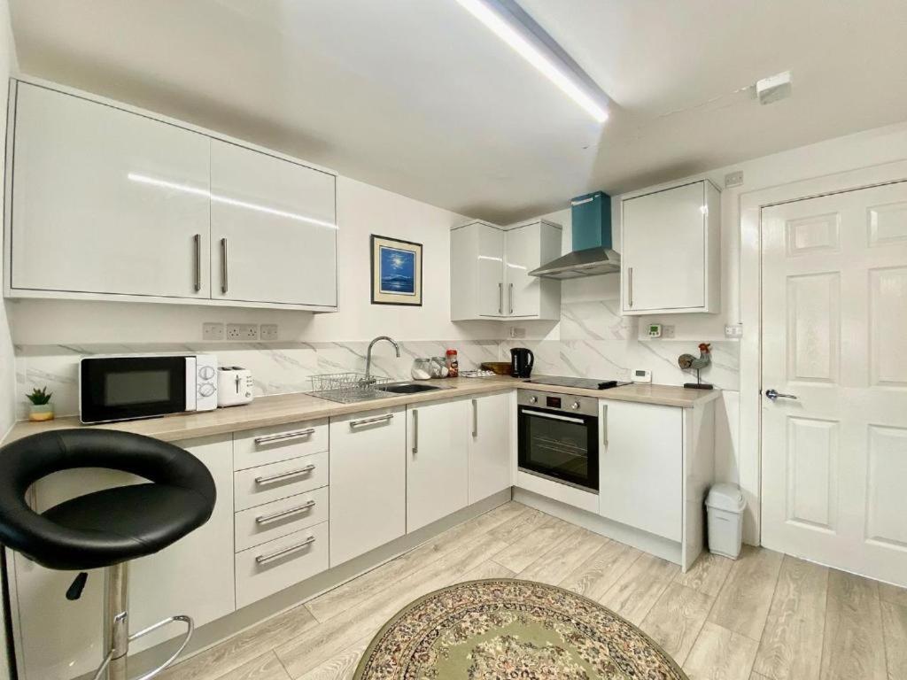 House 1905 - Self Catering Serviced Apartment Tidworth Экстерьер фото