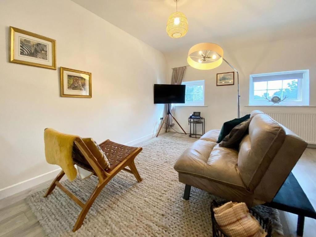 House 1905 - Self Catering Serviced Apartment Tidworth Экстерьер фото